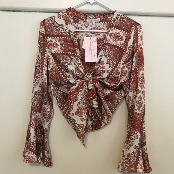 Lola Shoetique Tops - Lola shoetique front tie crop top